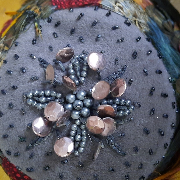 Vintage feathered hat - Picture 2 of 7